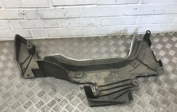 Toyota Prius (XW50) Other exterior part 5839047010