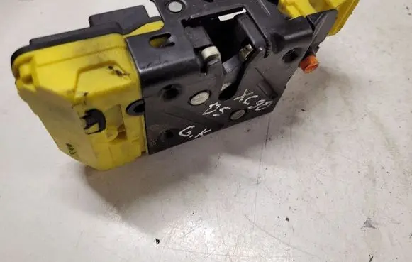 Volvo XC90 Rear door lock 8650552