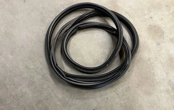 Peugeot 2008 II Seal rubber (tailgate) 