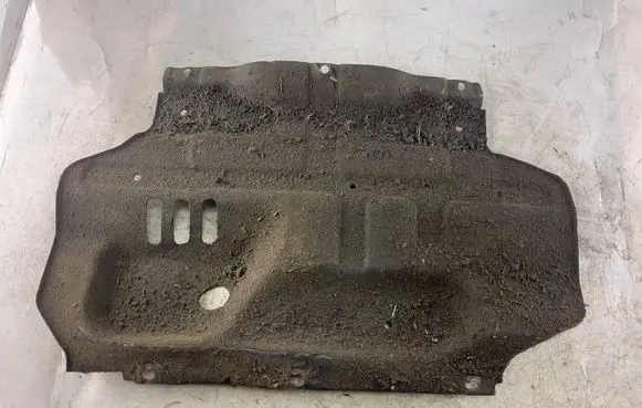 Mitsubishi Pajero Sport I Engine splash shield/under tray
