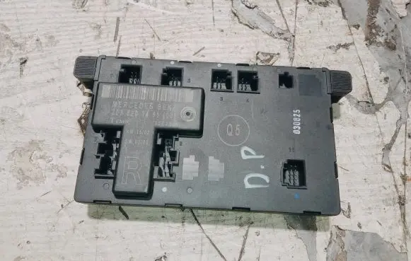 Mercedes-Benz C W203 Door control unit/module 2038201485 351324 SW0202