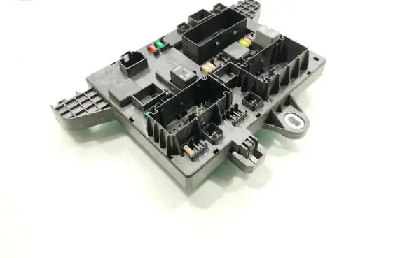 Opel Astra J Fuse module 13302300