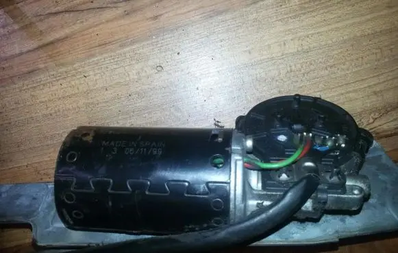 Citroen Xsara Wiper motor 0390241356