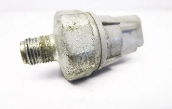 Toyota Yaris Oil pressure sensor 