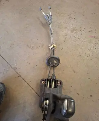 Peugeot 208 I Gear shift cable linkage J238