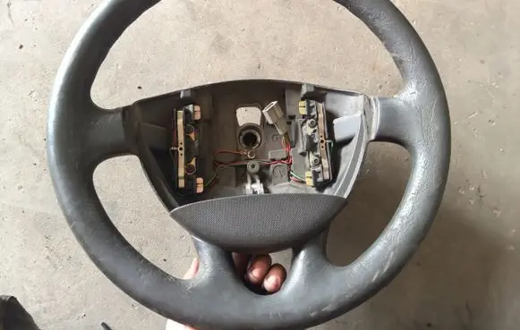 Renault Trafic II (X83) Steering wheel 8200009409