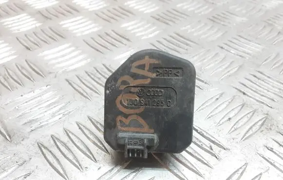 Volkswagen PASSAT B5.5 Headlight level adjustment motor 1J0941295C