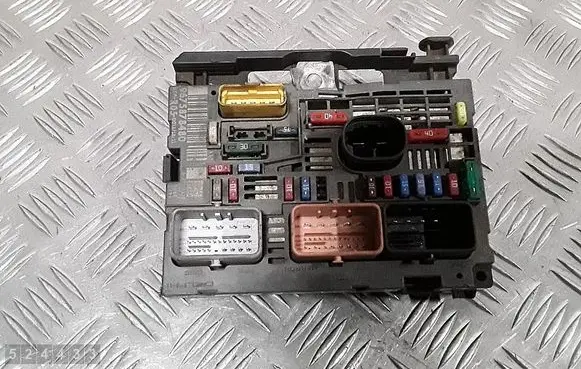 Peugeot Partner Fuse module 9675878480
