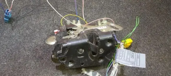 Mercedes-Benz Vaneo W414 Front door lock 456203001002 a4147200435