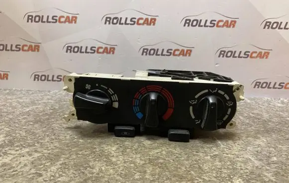 Nissan Primera Climate control unit 7040230732