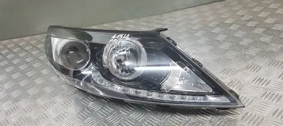 KIA Sportage Headlight/headlamp 921023U250 01130402 UR25A07550