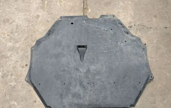 Mitsubishi Outlander Engine splash shield/under tray
