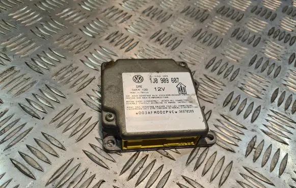 Volkswagen PASSAT B5 Airbag control unit/module 1J0909607