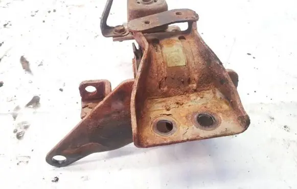 Toyota Corolla Verso E121 Engine mount bracket
