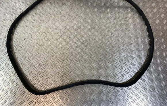 Jeep Grand Cherokee WL Rear door rubber seal (on body) 
