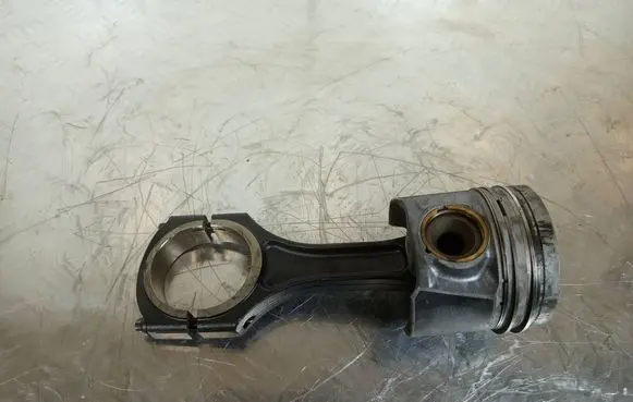 Mercedes-Benz E W212 Piston with connecting rod A6510300117