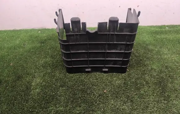 Volkswagen PASSAT B7 Battery box tray 3C0915335