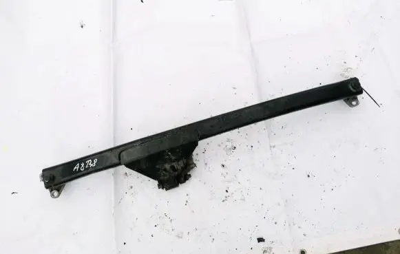 Volvo V70 Engine mount bracket 30671357