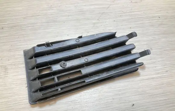 Volkswagen Jetta V Front bumper lower grill 1K0853666