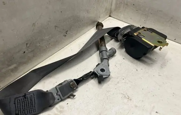 Renault Megane I Front seatbelt 2020328