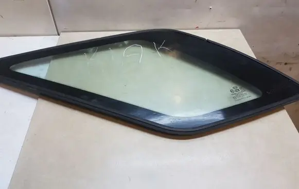 KIA Sorento Rear side window