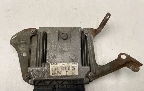 Toyota Yaris Engine control unit/module 896610DE90 1039S52934 0281017822