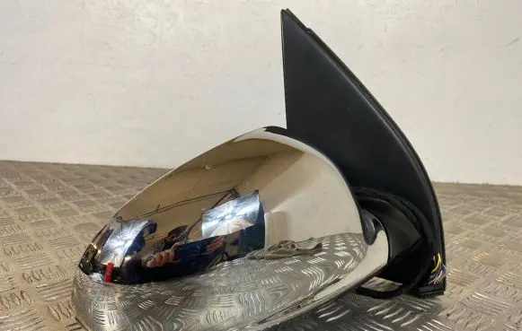 Volkswagen Golf V Front door electric wing mirror 
