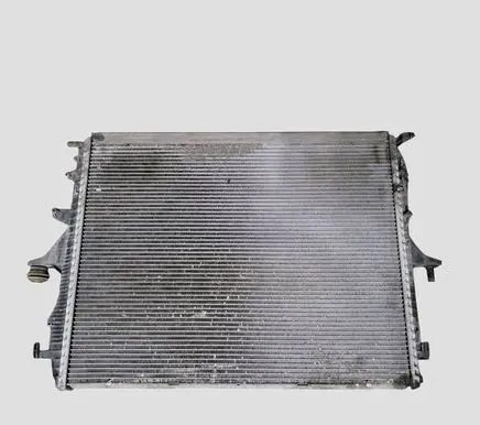 Audi Q7 4L Coolant radiator 7L0121253A
