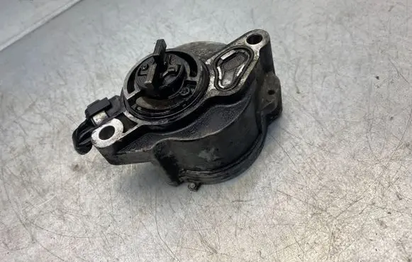 Mazda 3 I Vacuum pump D1561A 0412N