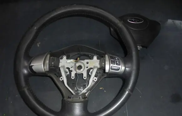 Subaru Impreza III Steering wheel