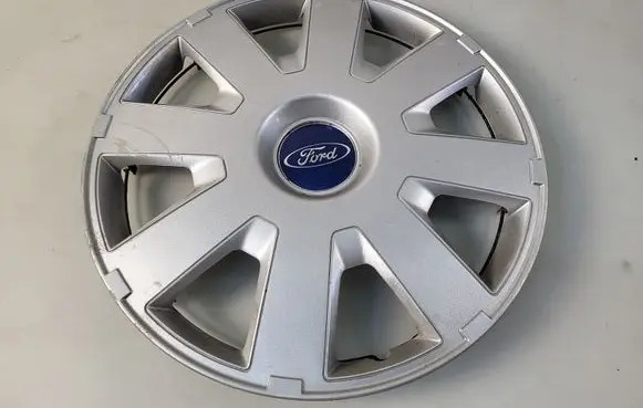 Ford Mondeo Mk III R16 wheel hub/cap/trim 4M511000EB