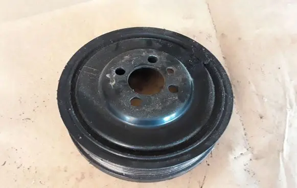 Volkswagen Tiguan Crankshaft pulley 03G105243
