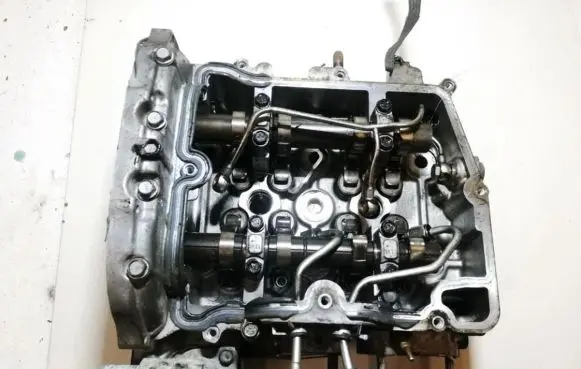 Subaru Legacy Engine head rht20d140 t20drh104