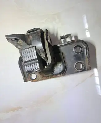 Toyota Avensis T270 Gearbox mount AV92185