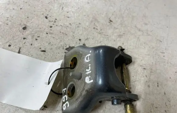 Peugeot 407 Front door lower hinge 21705