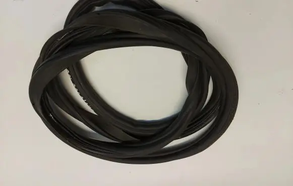 Porsche Macan (95B) Trunk rubber seal (body) 