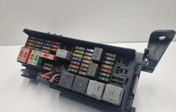 Mercedes-Benz ML W164 Fuse module A1645402372 1645402372