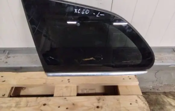 Volvo XC60 Rear side window