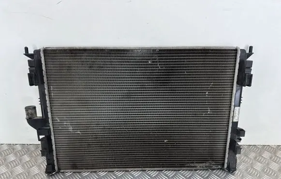 Dacia Sandero Coolant radiator 8200735039