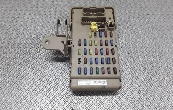 Subaru B9 Tribeca Fuse module 82201XA00A