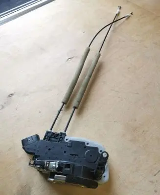 Nissan Leaf II (ZE1) Front door lock