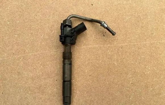 Mercedes-Benz R W251 Fuel injector A6420701487 100107 0445115060