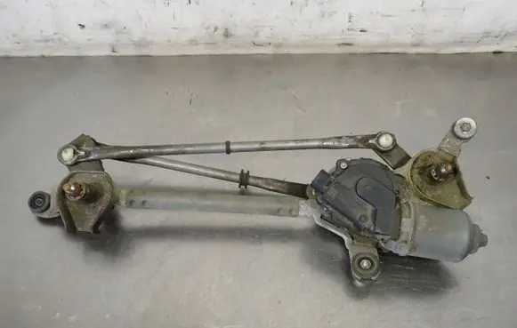Subaru Impreza III Front wiper linkage 