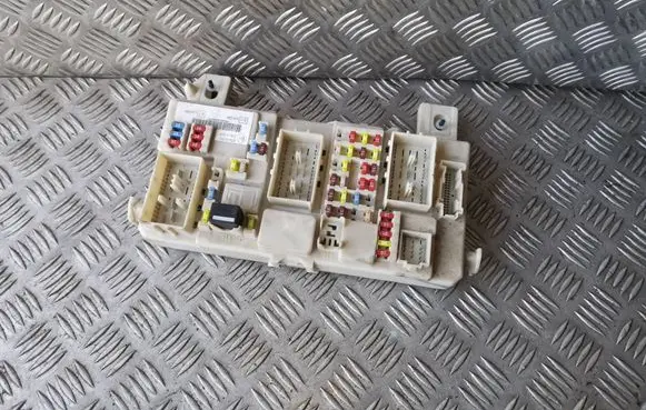 Ford Focus Fuse module 7m5t14a073db 7m5t14014ceb