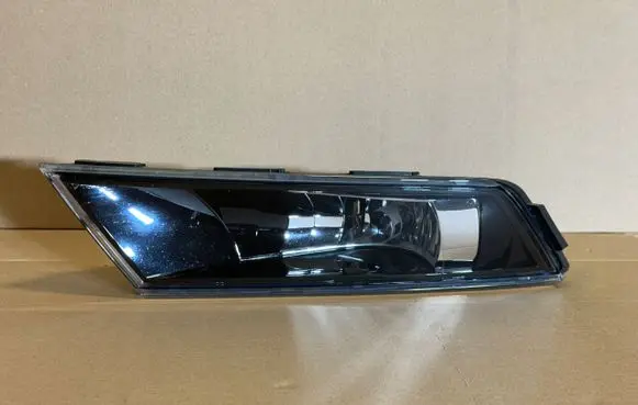 Skoda Superb B8 (3V) Front fog light