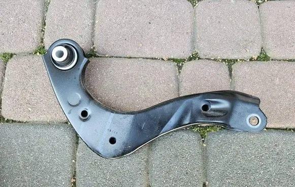 Toyota Camry VIII XV70 Rear suspension control arm OPELCZESCI.com-D44