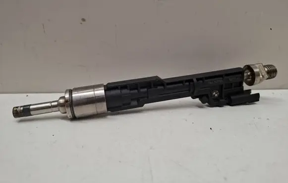 BMW X3 F25 Fuel injector 13647629174 10213541