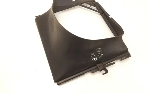 Volkswagen Touareg I Intercooler air channel guide 7L0117339