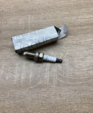 Renault Clio II Spark plug 7700500168