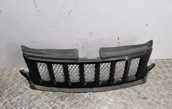 Front bumper upper radiator grill